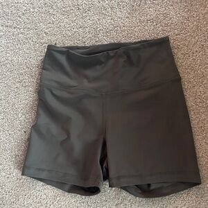 Old Navy Powersoft High-Rise Go-Dry Bike Shorts — Olive green size S